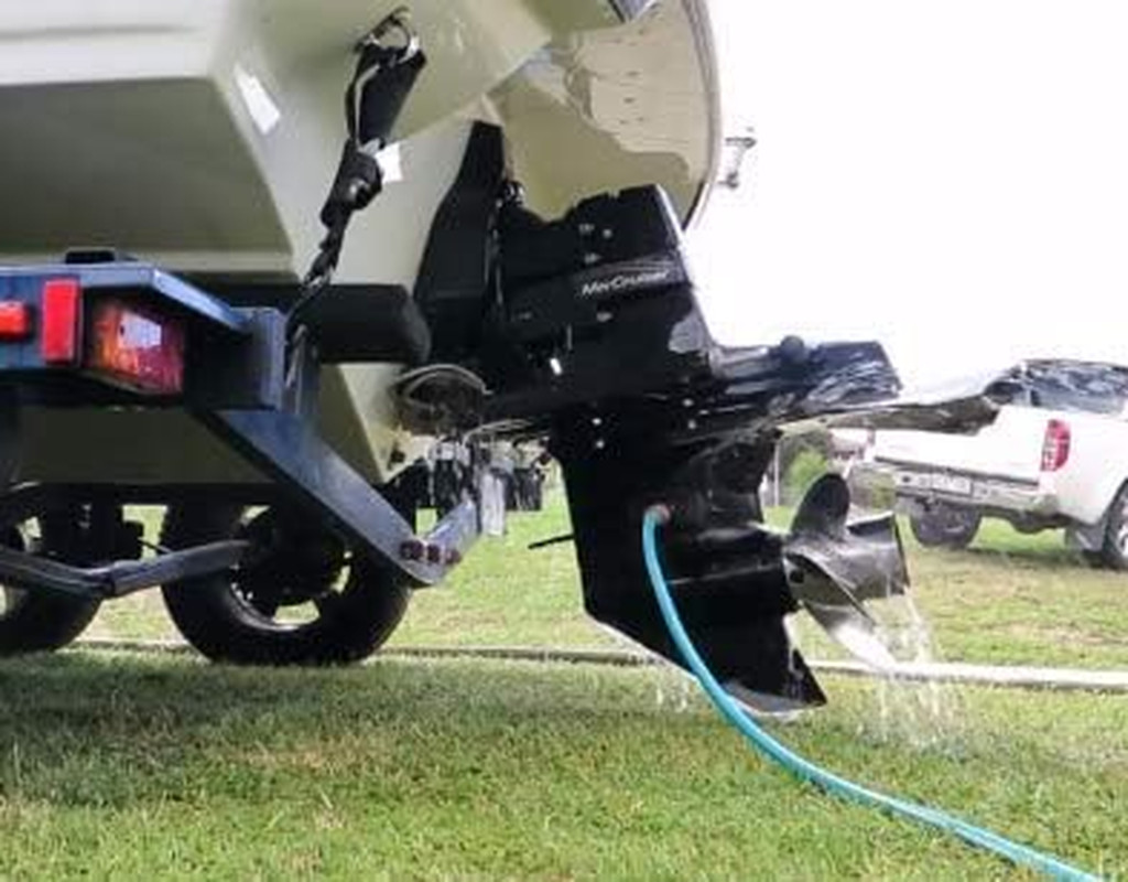 ISURE MARINE Universal Rectangular Outboard Motor Water Flusher Boat Ear Muff En