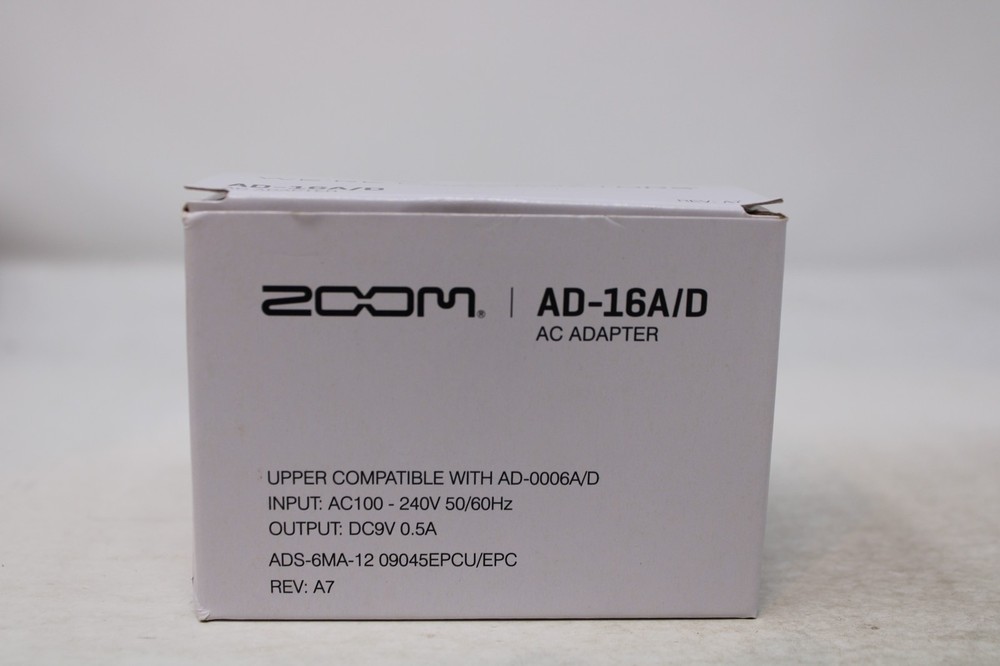 Zoom G2X Four Guitar MultiEffects Processor with Expression Pedal + Box