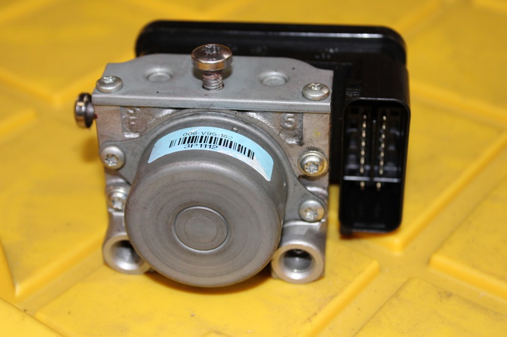 2013 Triumph Daytona 675 ABS OEM ABS PUMP UNIT MODULE