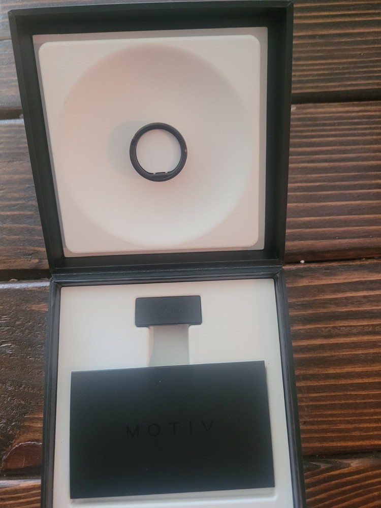 untested Motiv Smart Ring Activity Tracker Size 9 Black With charger