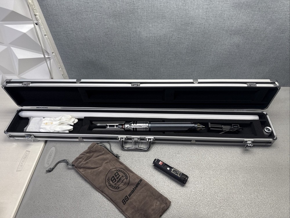 89saber SINGLE Lightsaber WITH CARRY CASE (( PLEASE READ DESCRIPTION ))