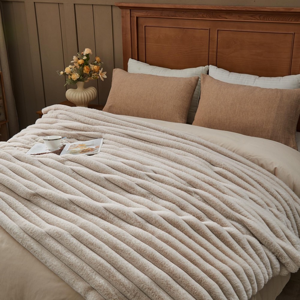 Faux Fur Throw Blanket Linen 3D Ribbed Plush Thick Warm Blanket for Couch Sof...
