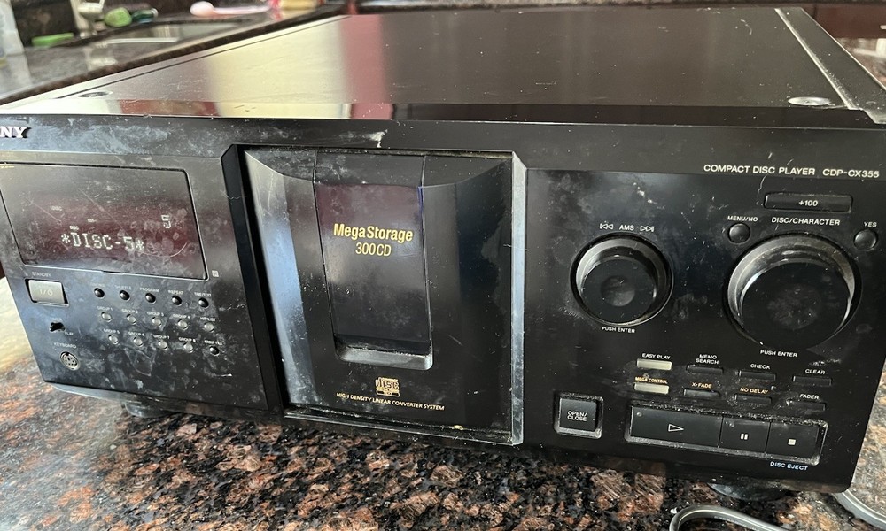 Sony CDP-CX355 Mega Storage 300 Disc Compact Disc CD Player. UNTESTED Read