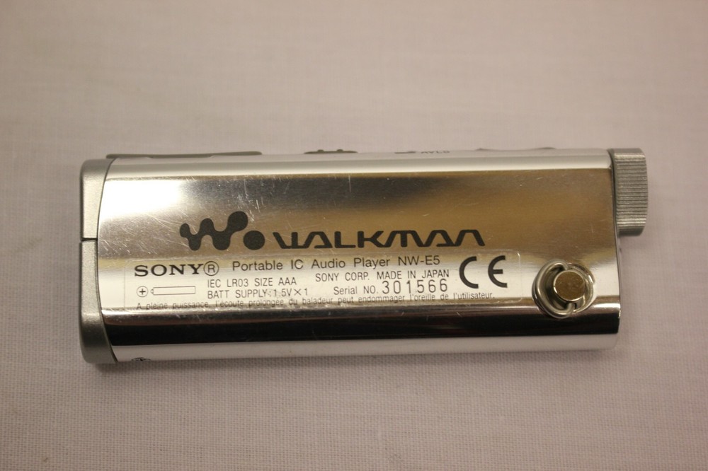 SONY WALKMAN NW-E5 PORTABLE MP3 IC AUDIO PLAYER BUNDLE
