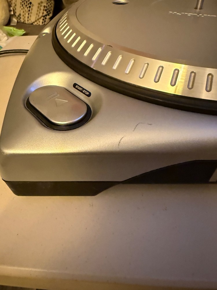 Numark TT200 Professional Direct Drive Turntable/FOR PARTS/WORKS!