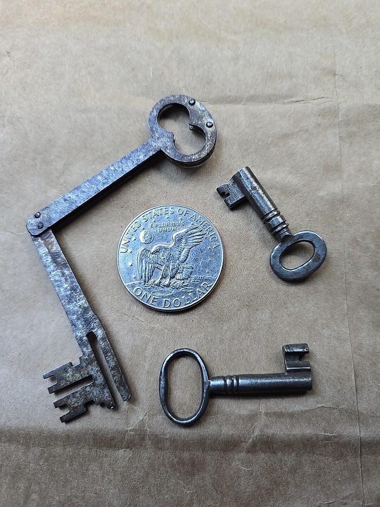 Remarkable Antique Folding Key ☆ Neat Old Hinged Skeleton Key!