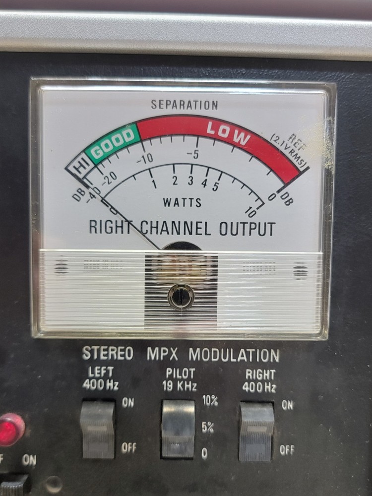 Sencore SG 165 Stereo AM FM Alignment Generator STEREO ANALYZER SG165 POWERS ON!