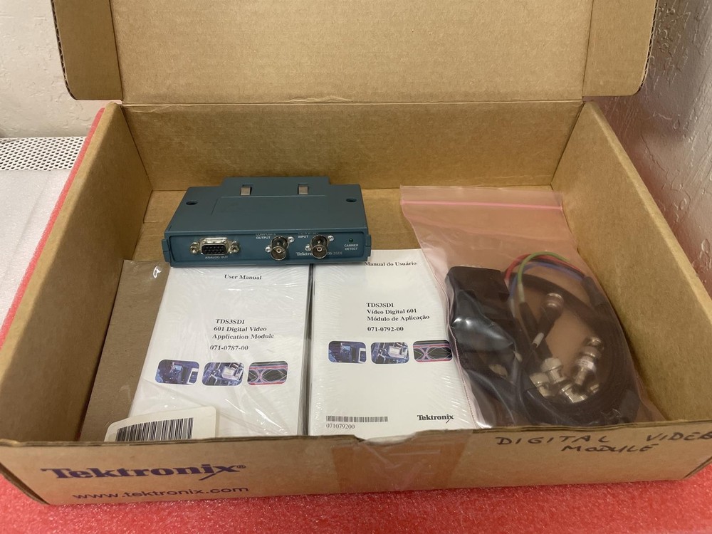 TEKTRONIX TDS3SDI DIGITAL APPLICATION MODULE WITH CABLES