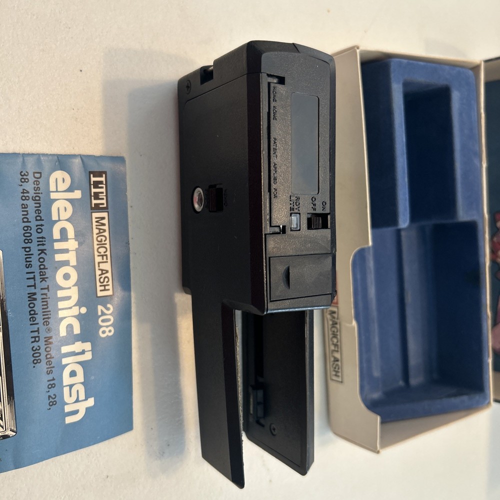 ITT Magicflash 208 Electronic Flash for Kodak Trimlite Instamatic Cameras NOS