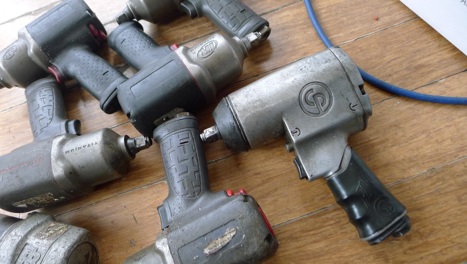 7 LOT 1/2" DRIVE AIR WRENCHES, 6 IR, PARTS OR REPAIR