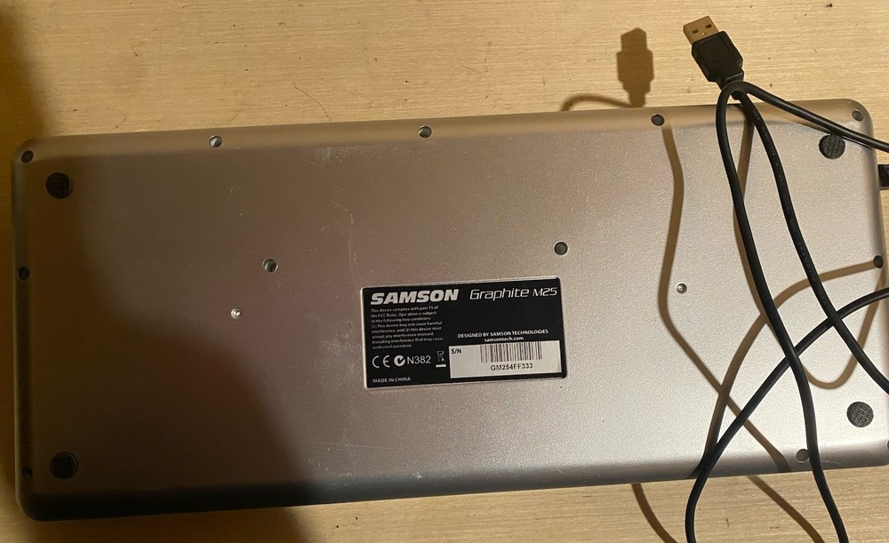 Samson Graphite M25 USB MIDI Controller 25-Key Keyboard Tested