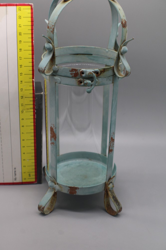 Metal decorative lantern