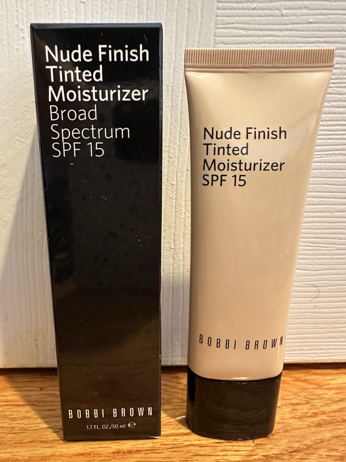 BOBBI BROWN NUDE FINISH TINTED MOISTURIZER SPF 15 MAKEUP 1.7 OZ / 50 ML RARE NIB