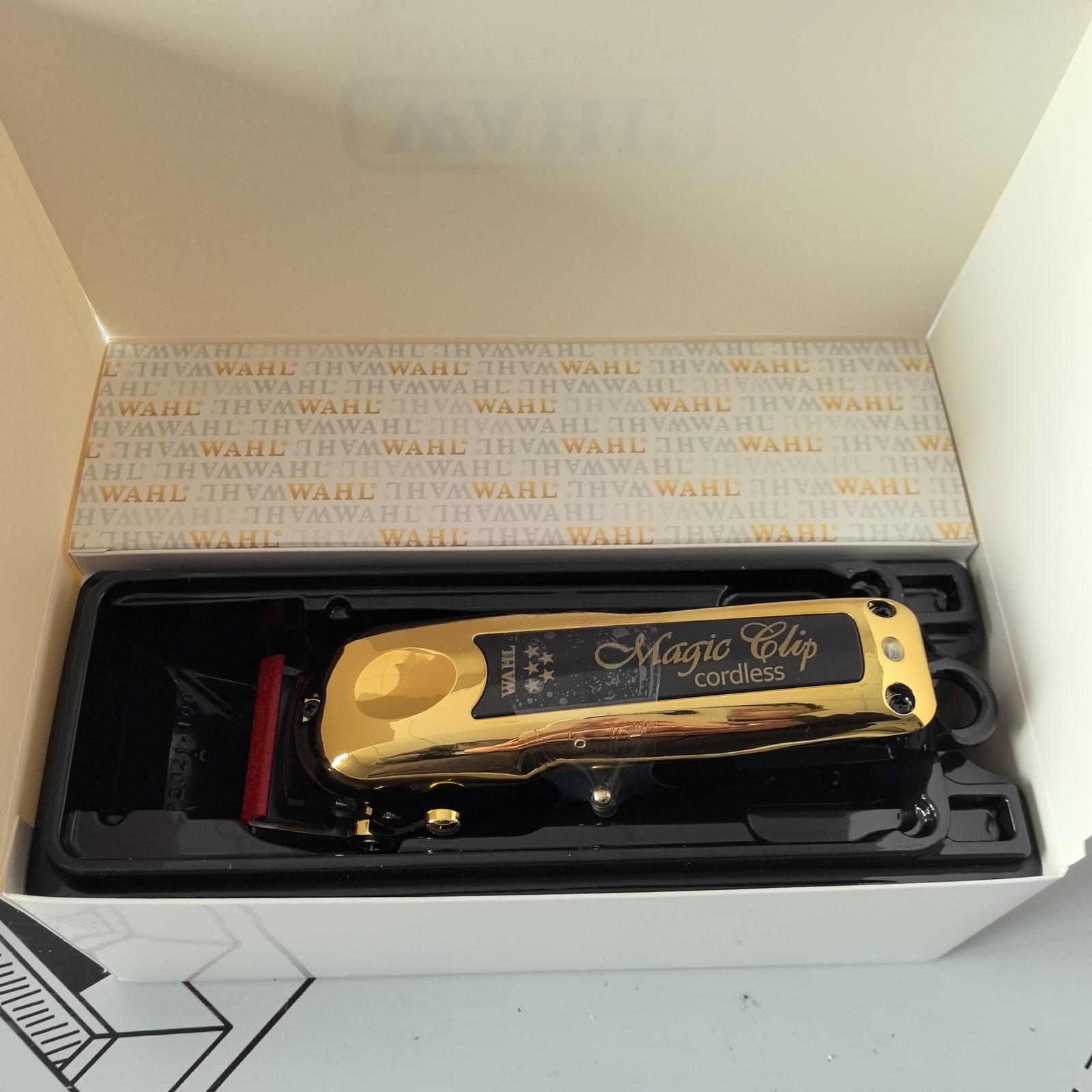 Wahl Professional 5-Star Cordless Gold Magic Clip Hair Clipper 8148-700 w/ Stand