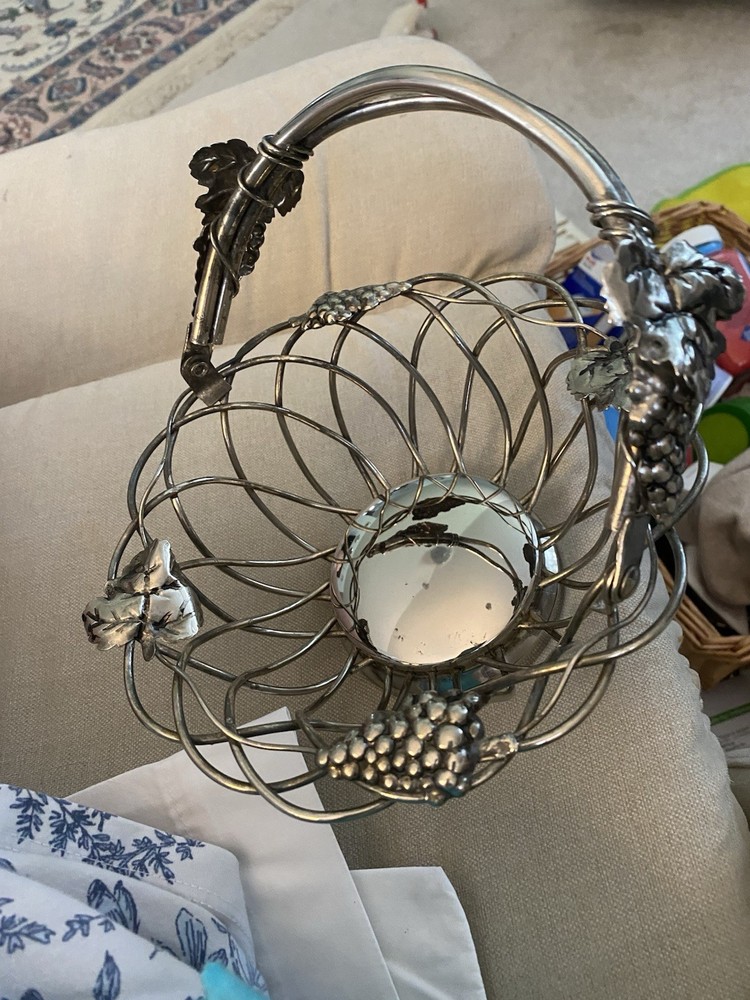 Vintage Godinger Silver Art Silverplate basket Scalloped Wire Handle Grape Fruit