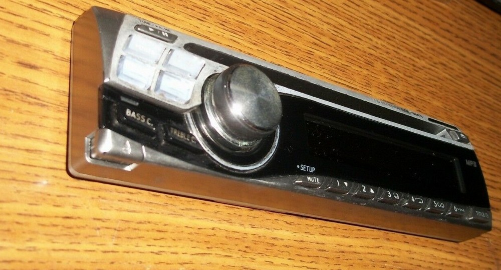 Alpine CDE-9843 Faceplate only untested.