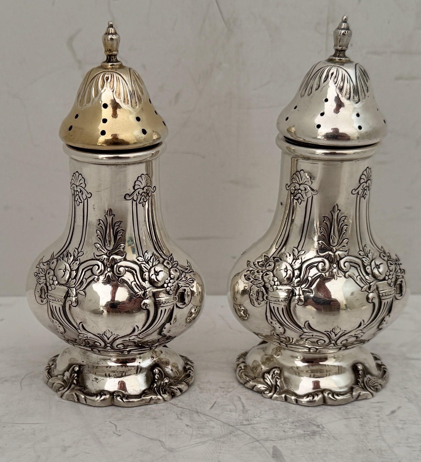FRANCIS 1ST REED & BARTON STERLING SILVER PAIR SALT & PEPPER SHAKERS C. 1960