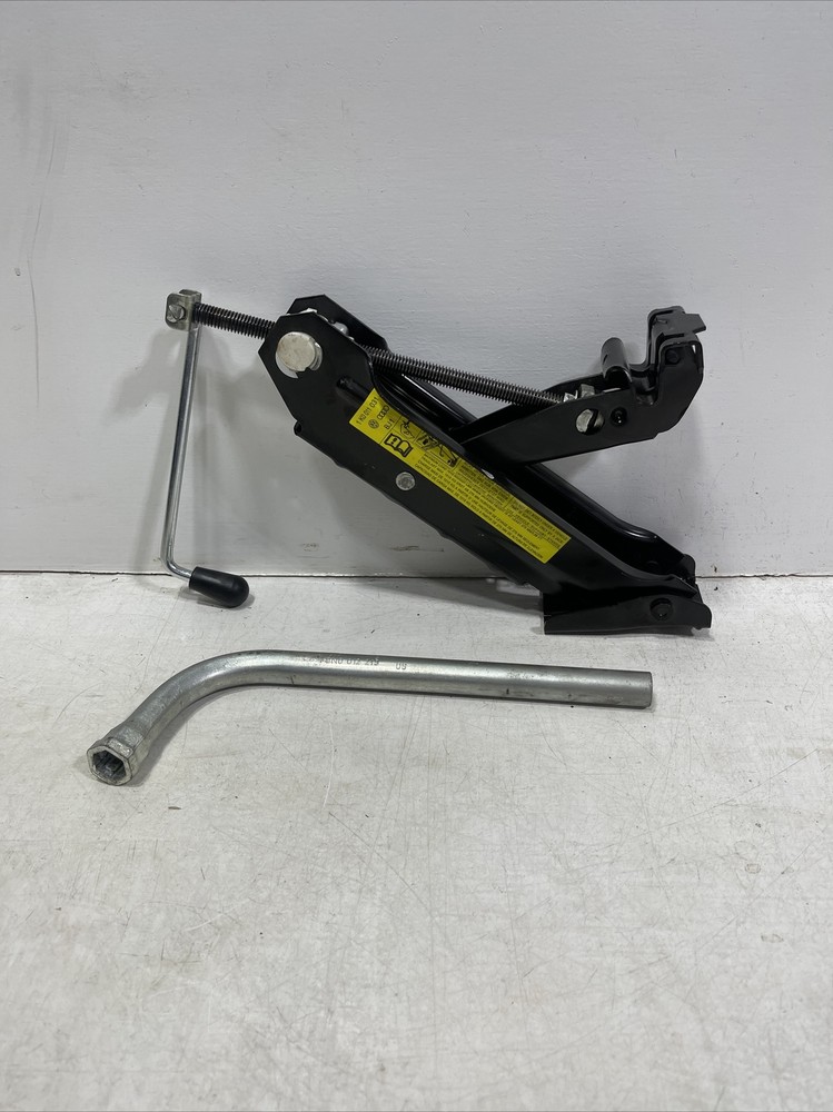 2009 2010 2011 VW EOS - JACK / TOOL KIT 1K0011031J