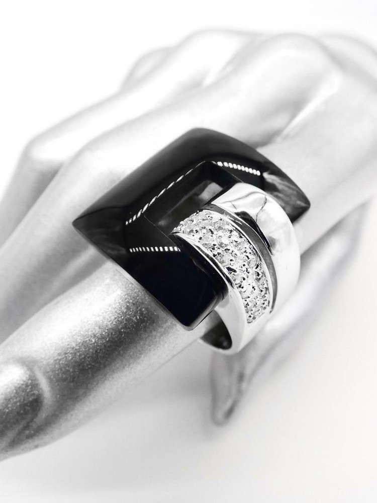 EXQUISITE 18kt White Gold Plated Square Black Onyx Crystals Double Loop Ring NEW