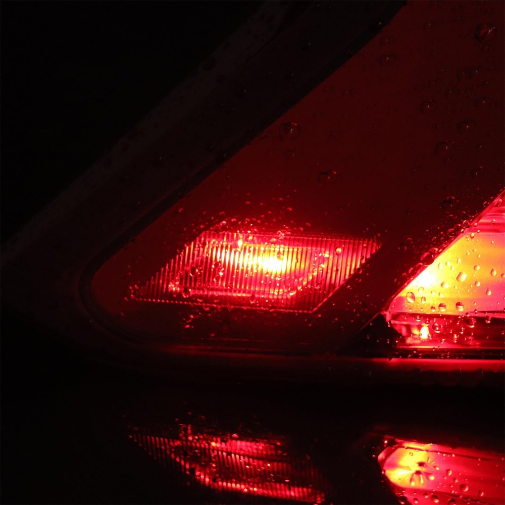 Tail Light Maxima 2016-2018 Driver Side Red Lens Halogen Brake Outer NI2804104