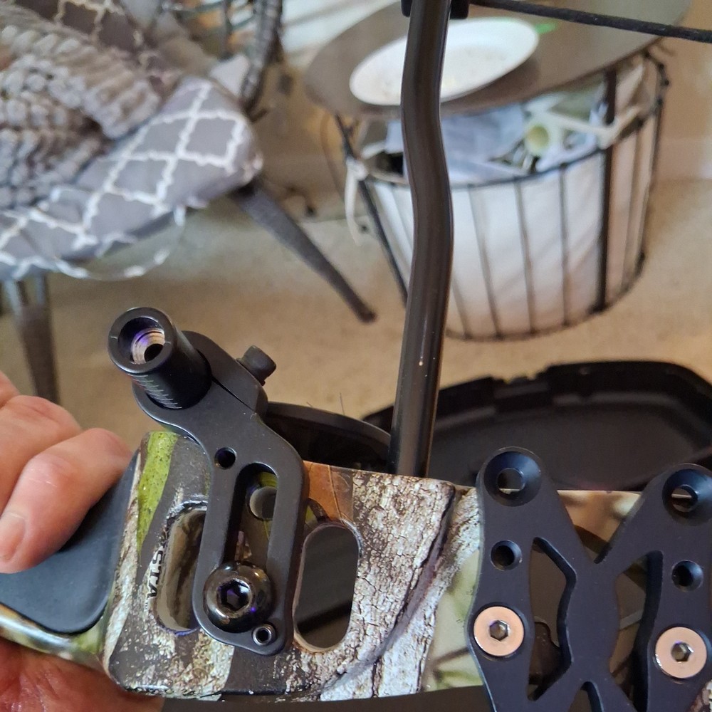 Predator Raptor Compund Bow & Hard Shell Case