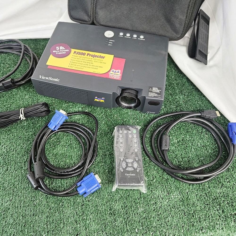 ViewSonic PJ500 2 Panel LCD Digital Multimedia Projector VPROJ23544-2W With Case