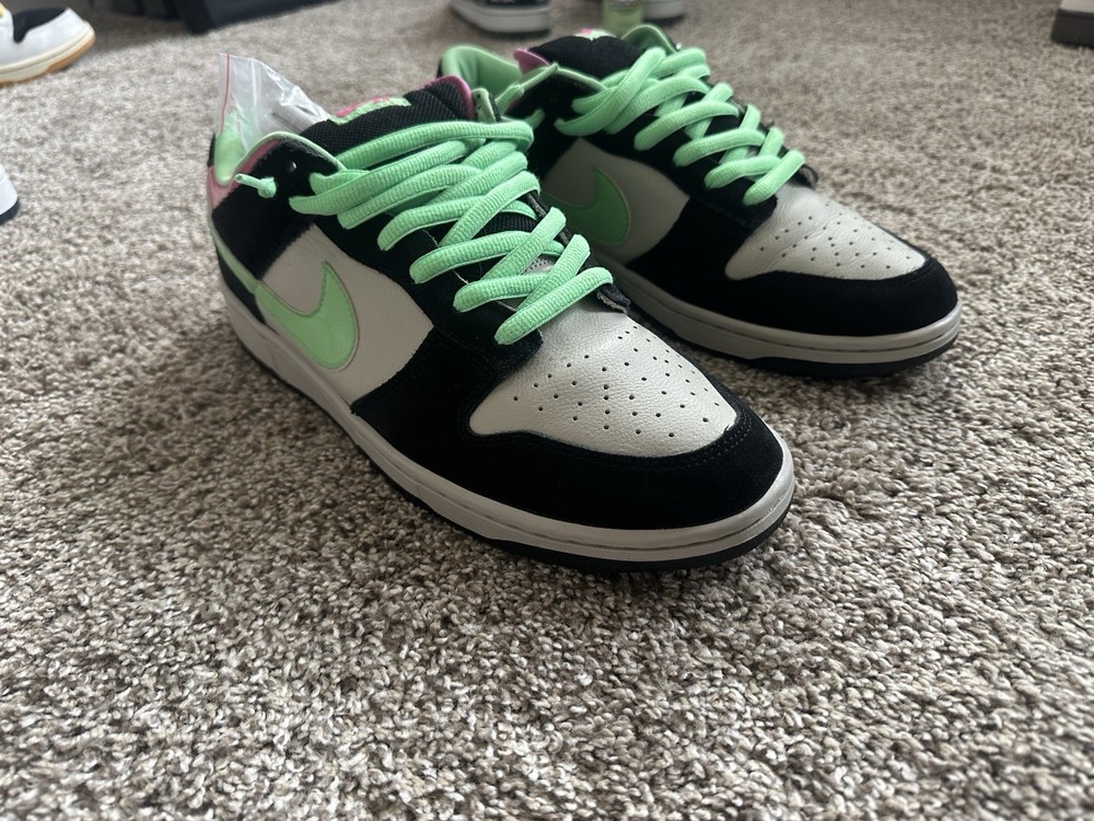 Nike SB Dunk Low Poison