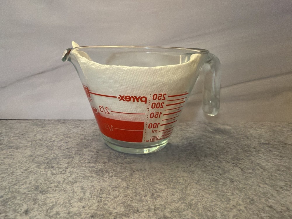 PYREX Measuring Cup 1-Cup / 8OZ / 250ML Red Reverse Read Inside Handle #23 USA