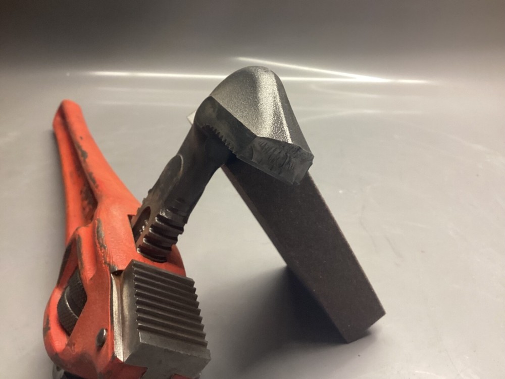 Ridgid Tools 18” Heavy Duty 90° Offset Pipe Wrench NOTE Hook Jaw Has Chipped End
