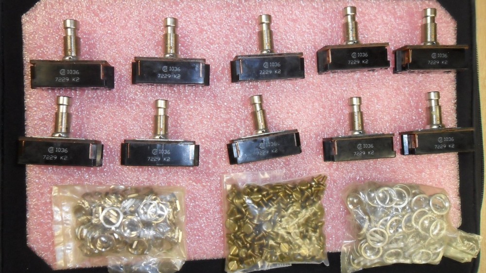 7229K2 1520150-1 POWER TOOL PUSH BUTTON SWITCH TYCO (5 PER LOT )