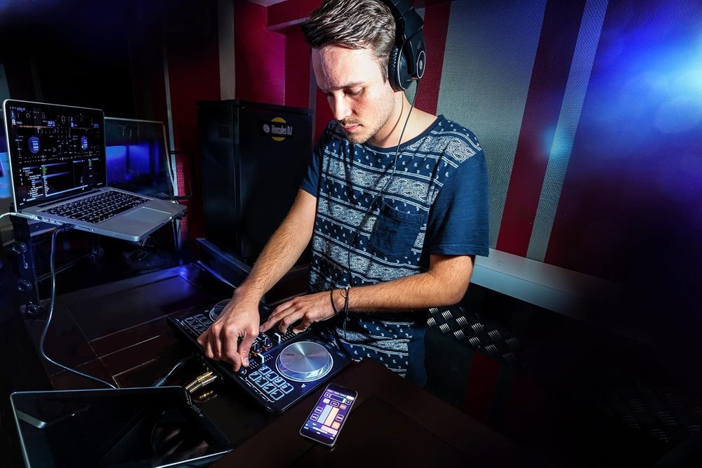 Hercules Universal DJ, Bluetooth & USB DJ Controller with Tablet & Smartphone