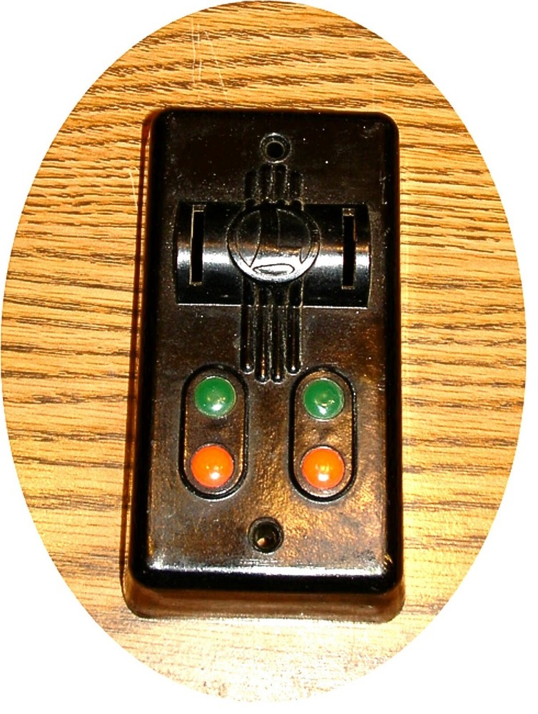 LIONEL - POST WAR BAKELITE DUAL SWITCH CONTROL COVER - 027