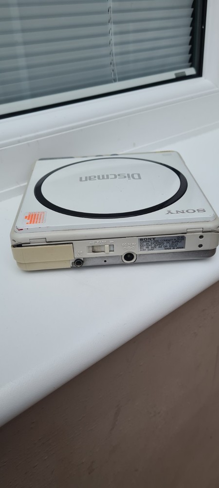 Vintage SONY Discman Personal CD player D-40, White