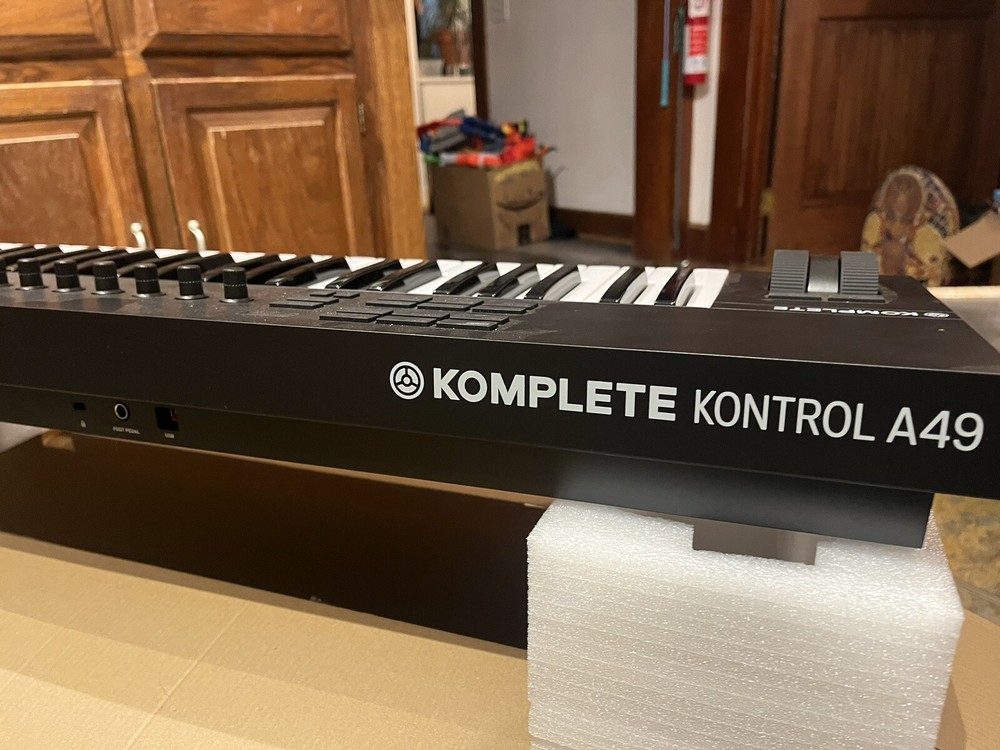 Native Instruments Komplete Kontrol A49 Smart Keyboard Controller