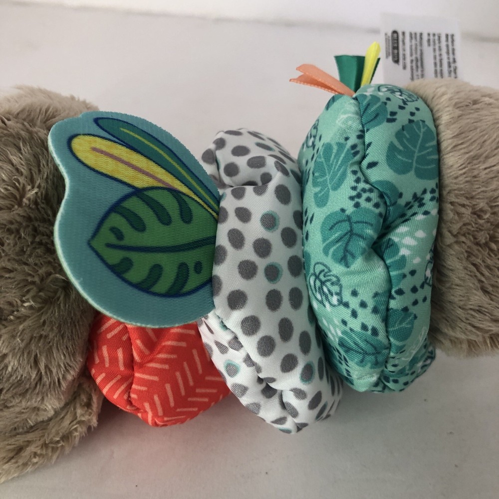 Infantino Music & Motion Pulldown Sloth Huggable Plays Sweet Lullaby