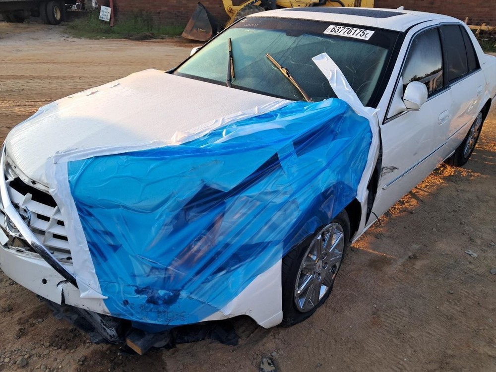 DTS       2011 Glove Box 4776953