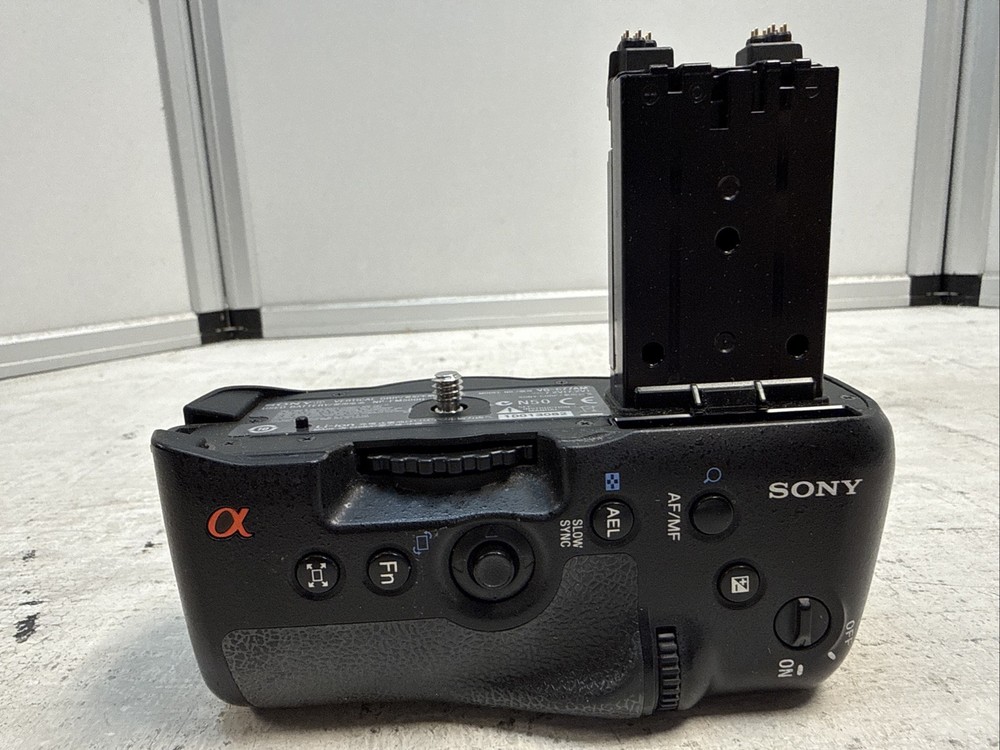 Sony VG-C77AM Vertical Battery Grip for Alpha
