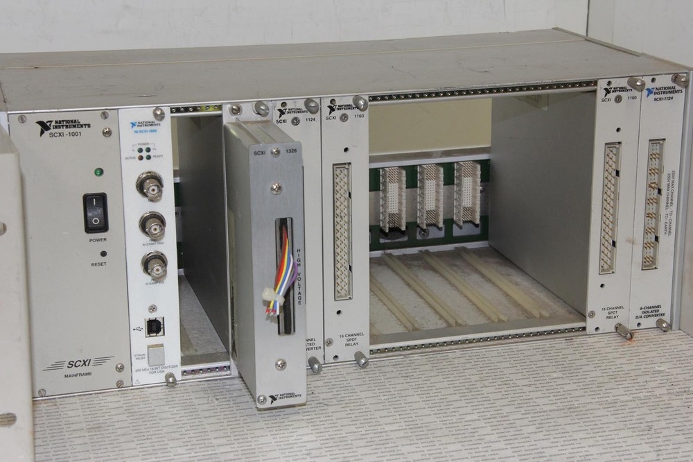 NATIONAL INSTRUMENTS SCXI-1001 Mainframe with 6 Modules