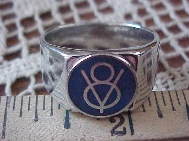 Classic Ford Car Blue V8 Chrome Ring Size #13 NOS Unique Logo Hi-Quality