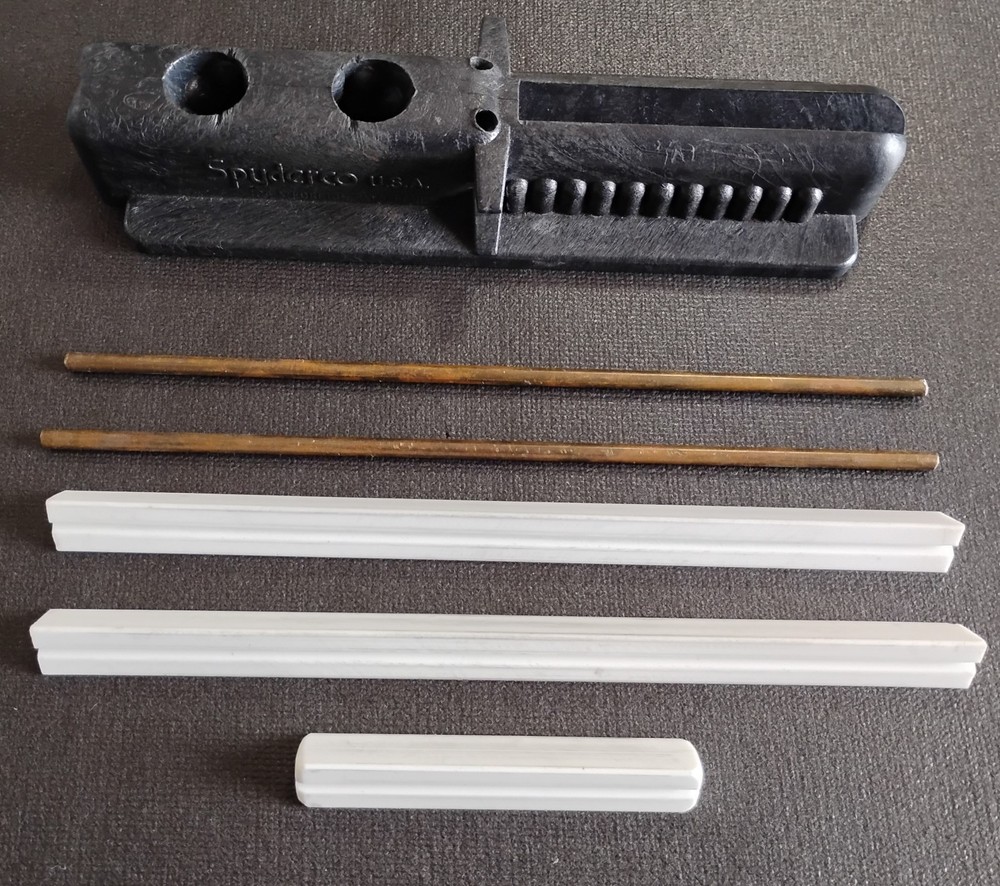 Spyderco Tri-Angle Sharpmaker Kit  - Sharpening System Ceramic Stones Model 203F