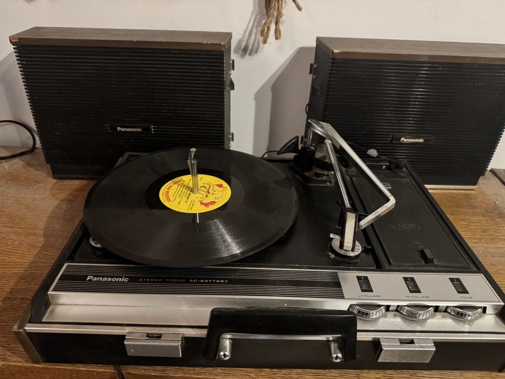 Panasonic SG-635 portable solid-state stereo phonograph