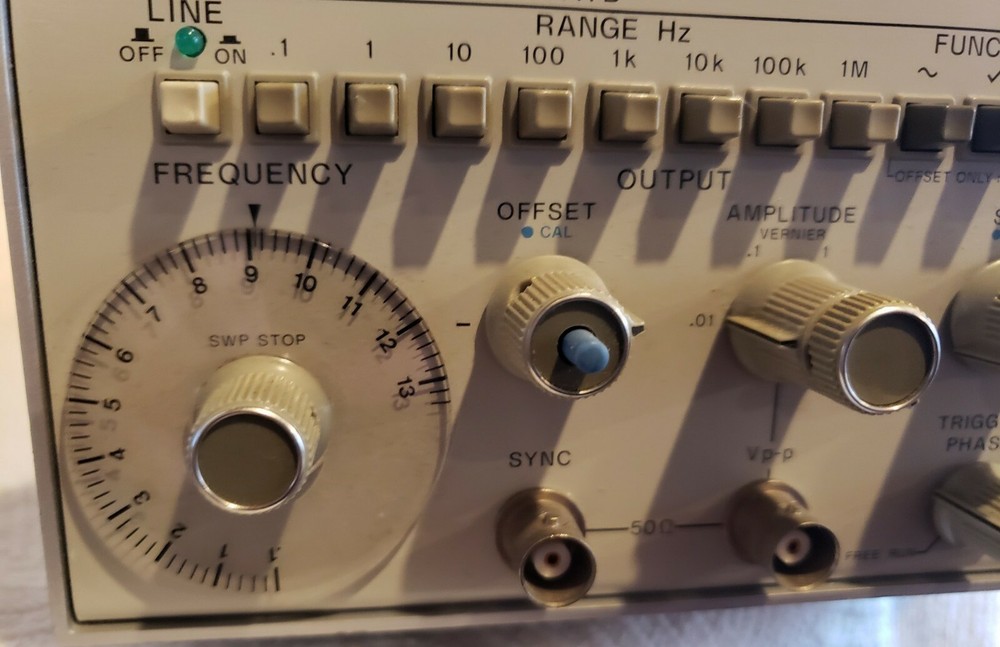 Hewlett Packard HP 3312A Function Generator 13 Mhz Dual Main & Modulation Unit