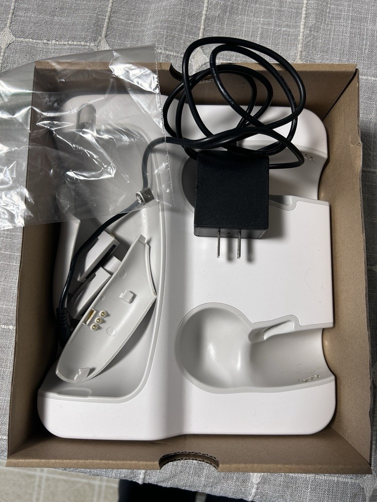 Oculus Meta Quest 2 Insignia Charging Dock Excellent Complete Works Well!