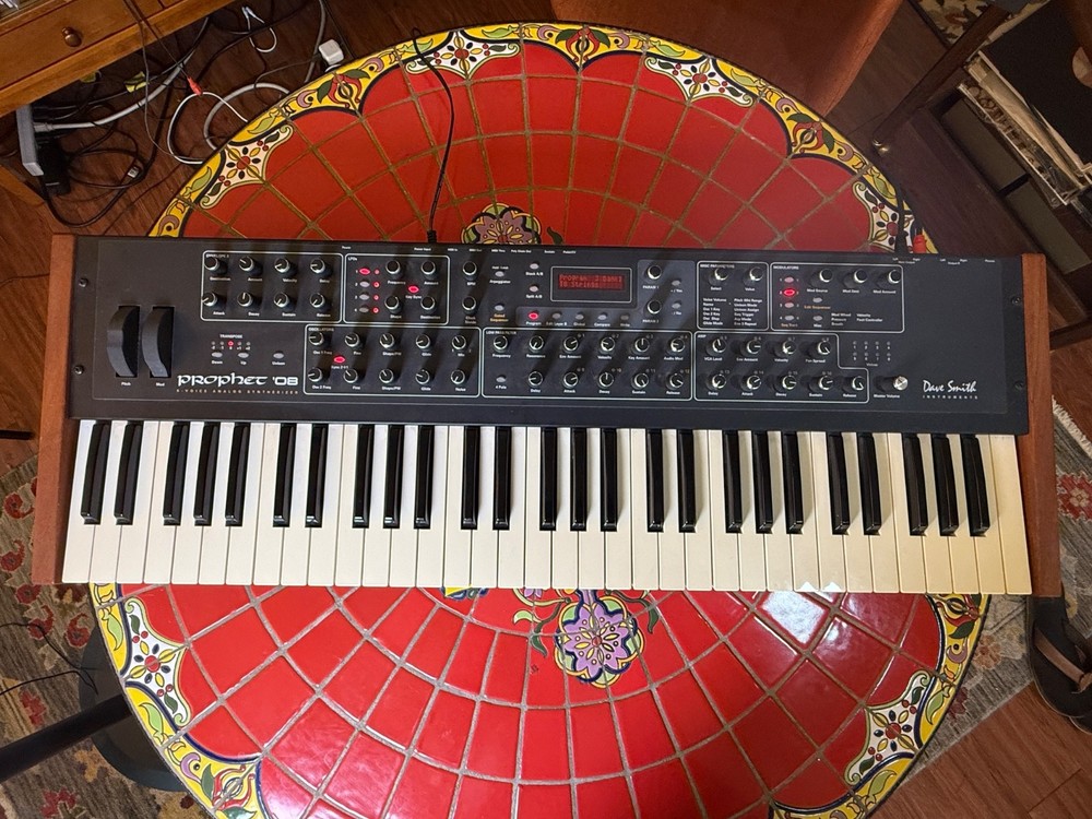 Sequential / Dave Smith Instruments Prophet 08 PE 61-Key 8-Voice Polyphonic Ana