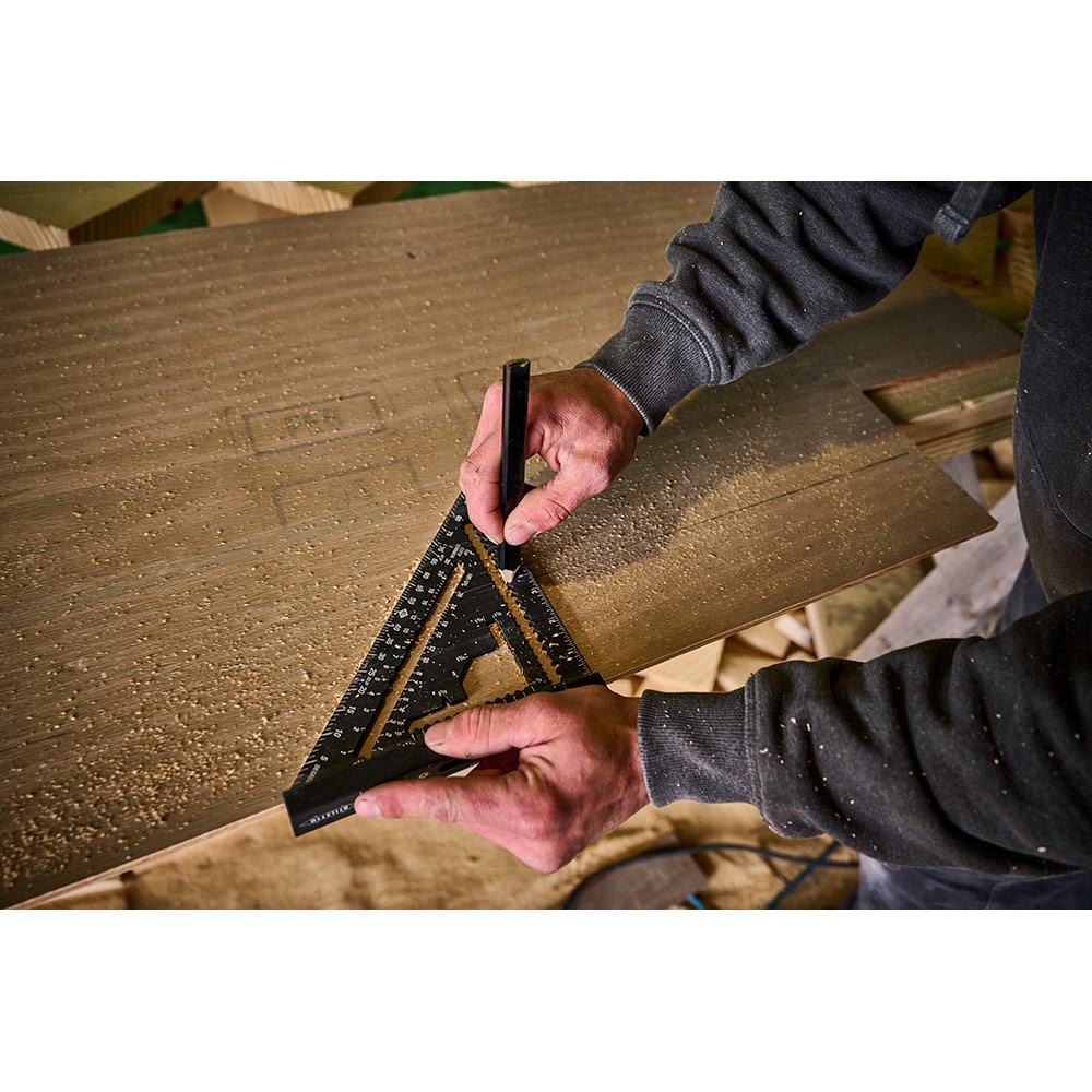 Stiletto STSQ7-L 7" Carpenter Square with Level Aluminum Black