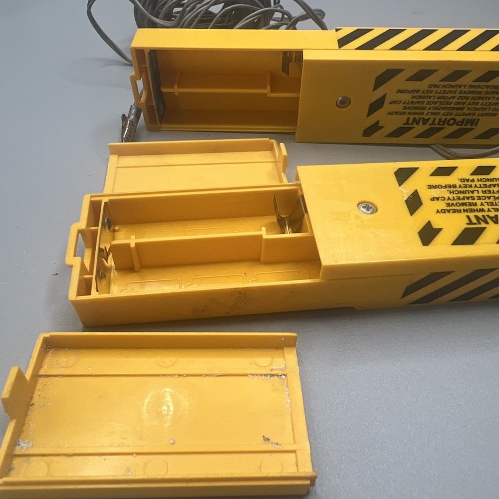 2 ESTES Electron Beam Model Rocket Launch Controllers Safety Key Slot USED