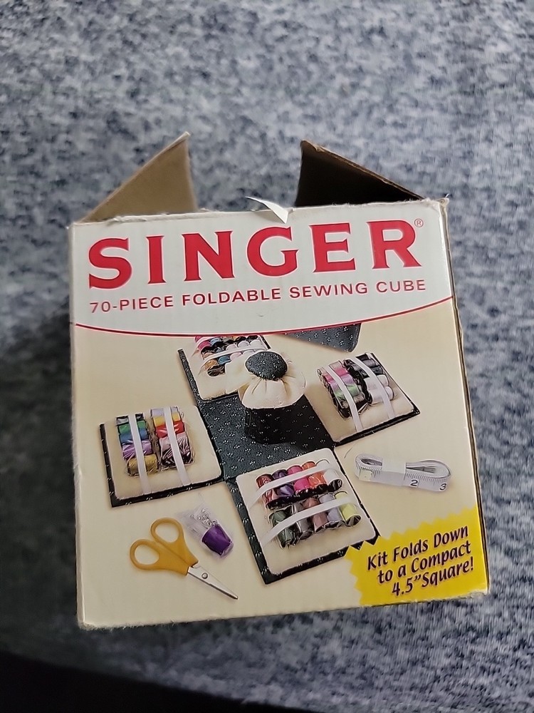 Singer/Foldable Sewing Cube. Pre Owned