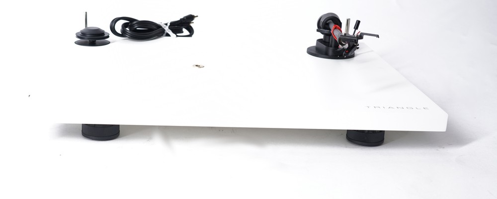Triangle Active Series Turntable with Ortofon Cartridge (White)