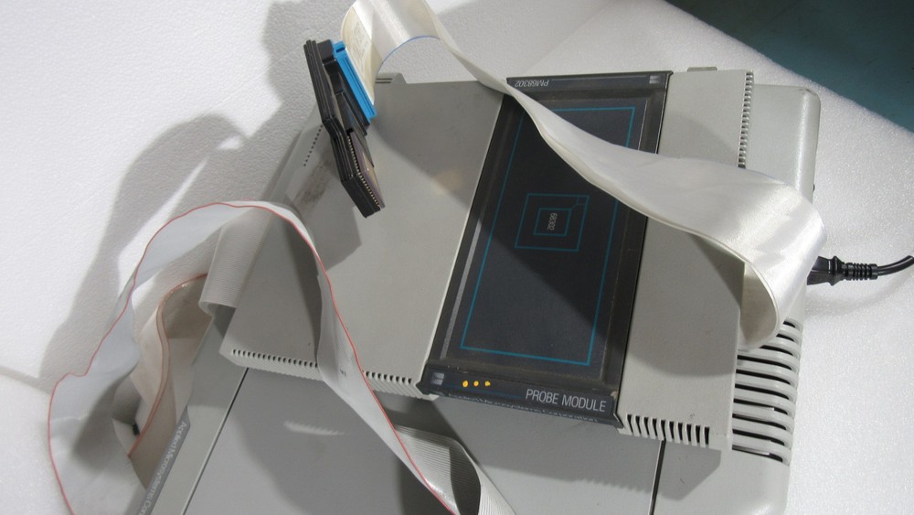 APPLIED MICROSYSTEMS 750-01600-01 EMULATOR W/ PM68302 PROBE MODULE