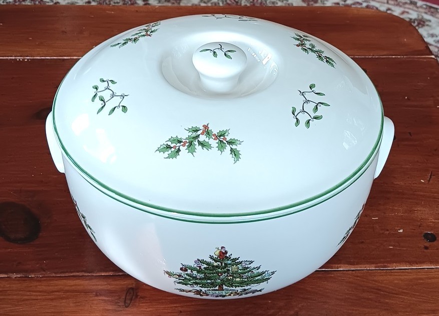 Spode Christmas Tree Casserole 2 Qt Round Covered Deep Dish